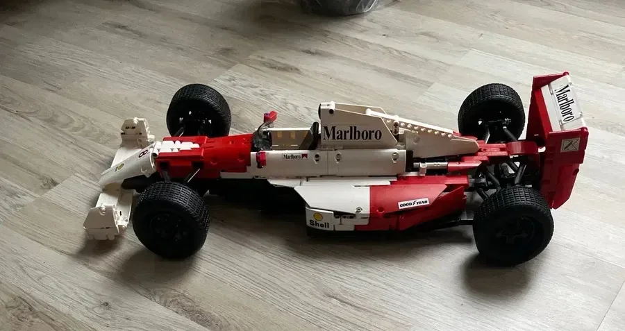 Fórmula 1 - McLaren Ayrton Senna (819 peças)